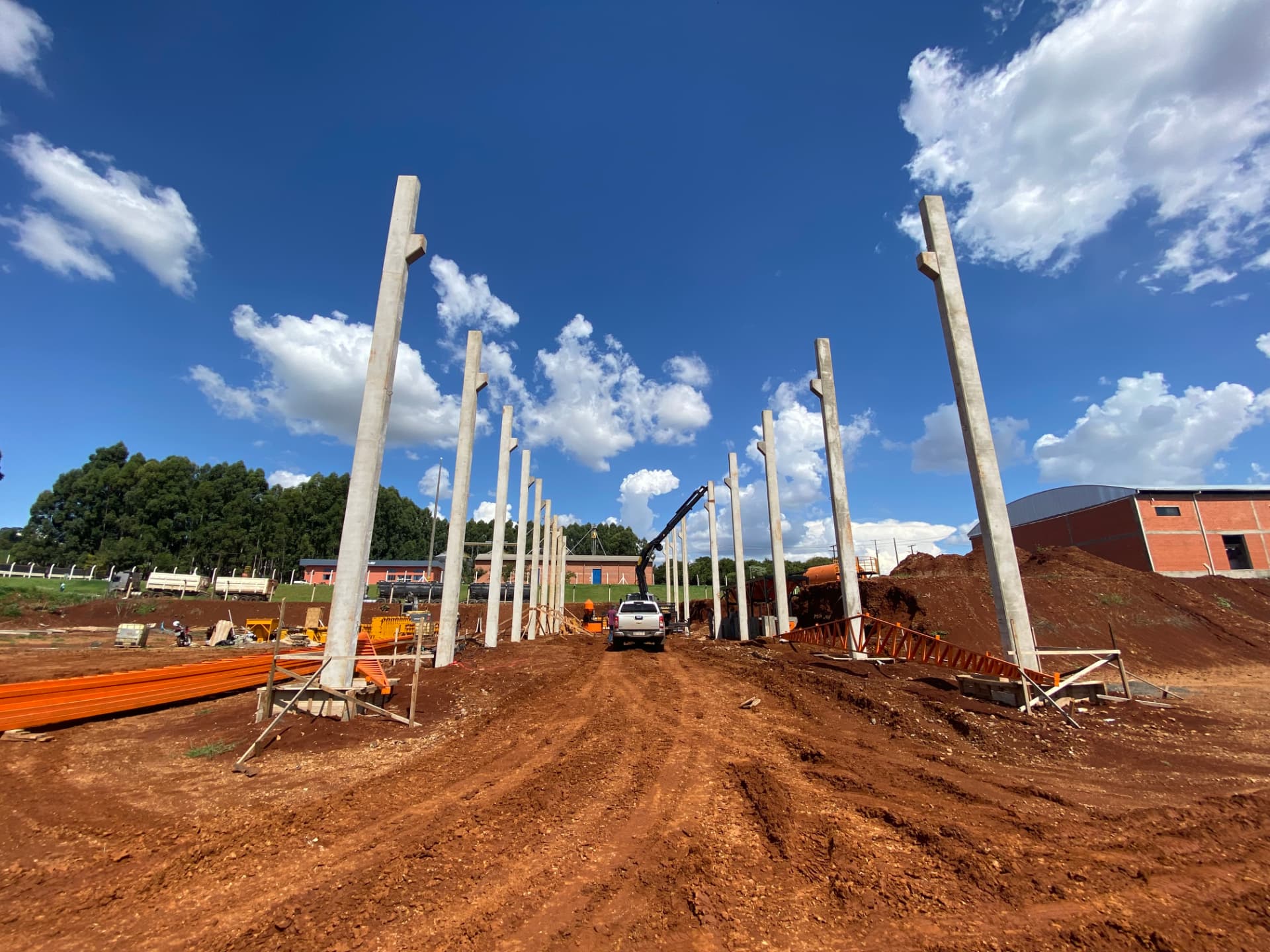 Pilares de concreto pré-moldado para obras em Araruna